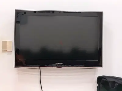 Samsung 32-inch Flat Panel TV - Wall Mounted, Good Working Condition