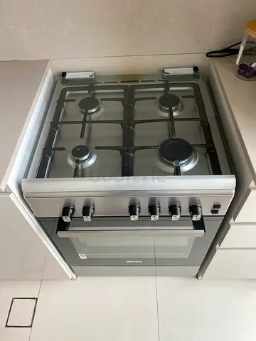 Samsung 4-burner Gas Cooker with Oven - Good Working Condition