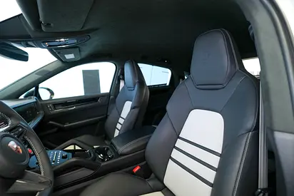 2025 Porsche CAYENNE thumbnail 14
