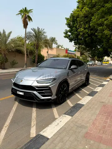 Lamborghini Urus 2020 full carbon fiber inside and outside with akrapovic exhaust