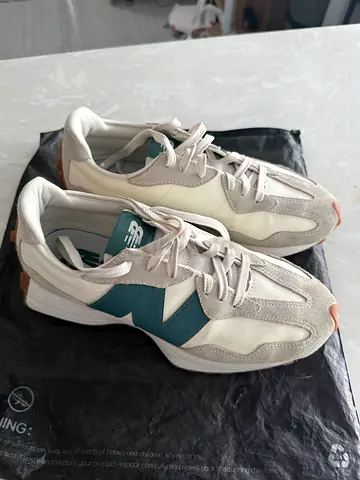 New Balance 327 Timberwolf Nightwatch Green