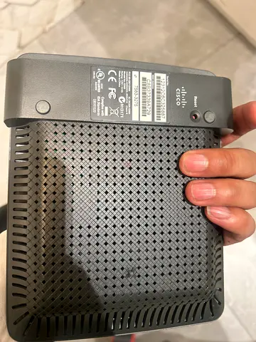 Cisco wireless router / modem (used) - small home/office unit