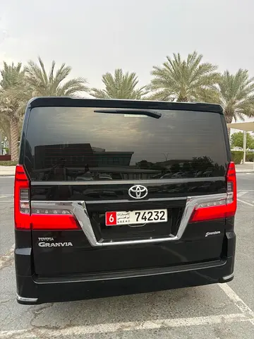 صورة 3 لـ 2023 Toyota GRANVIA