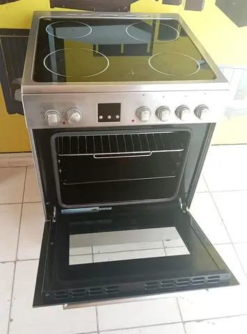 Electric stove 4burner brand whirlpool for sale