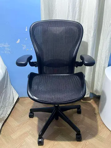 Herman Miller Aeron chair size B fully loaded