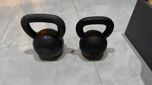 Pair of kettlebells - 18 kg and 22.5 kg (used, good condition)