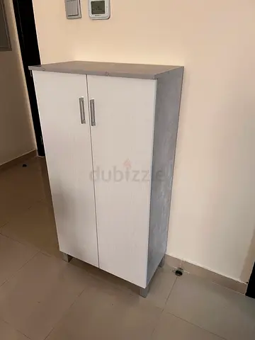 Shoe cabinet