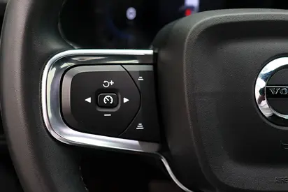 2023 Volvo XC40 — миниатюра 18