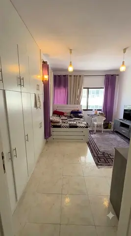 Room with large windows Furnished spacious bathroom al rigga