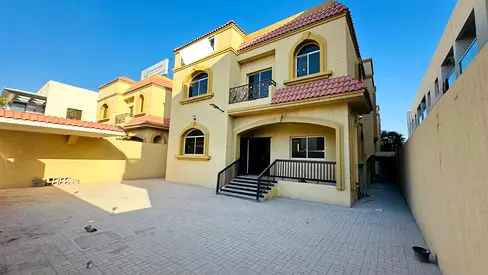 فيلا تجاري للايجار في منطقة الروضه بامارة عجمان موقع ممتاز جدا بجوار جميع الخدمات وبسعر مناسب جدا ----