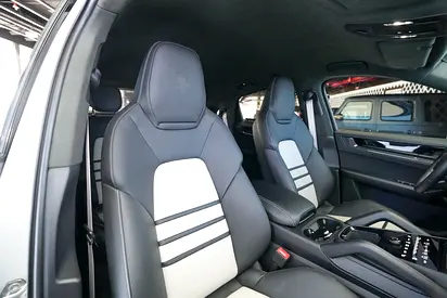 2025 Porsche CAYENNE thumbnail 20