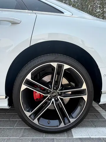 2025 AUDI S8 照片 7