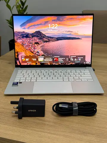 ASUS Zenbook S 14 OLED Intel Ultra 7
Ram DDR5 32GB SSD 1TB NVMe 3K 120Hz