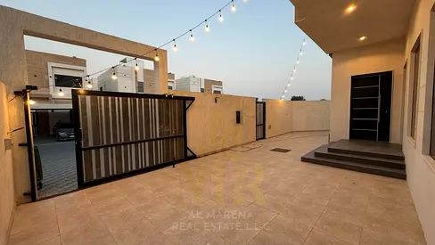 الحليو 2 – عجمان |فيلا كورنر على الشارع الرئيسي | 7 غرف ماستر | سعر يشمل رسوم التسجيل _ الكهرباء_ المياه_ المكيفات