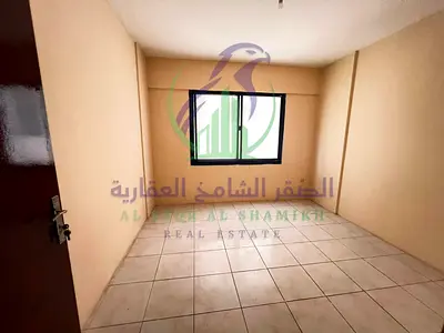 غرفتين وصالة للايجار السنوي في المجاز 1 بعقد عزاب صريح مناسبة لسكن الشركات والموظفين وقريبة من الكورنيش وحديقة المجاز وإطلالات مفتوحة