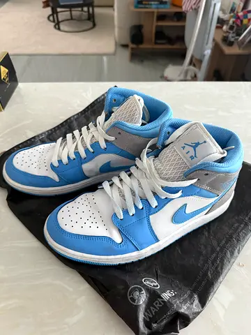 Nike Air Jordan 1 Retro Mid SE University Blue Grey