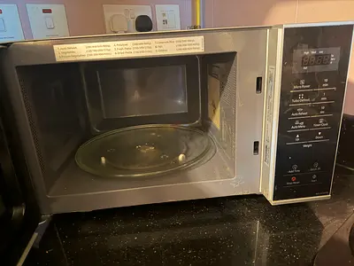 Used countertop microwave oven - excellent working condition