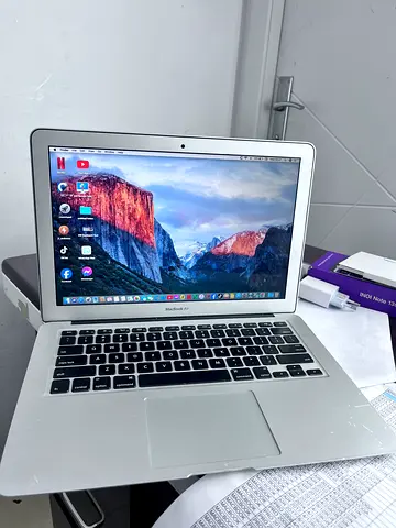 Apple MacBook Air 13-inch (Silver) - Good Condition