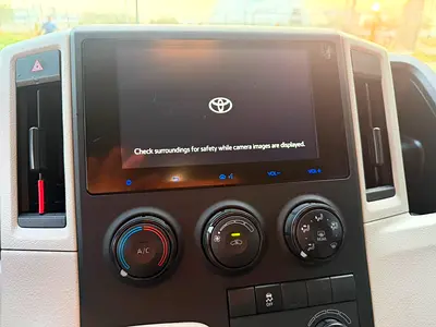 2025 Toyota HIACE — фото 12