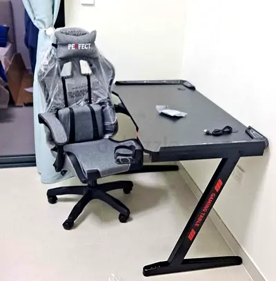 Gaming Desk with Ergonomic Gaming Chair - Excellent Condition