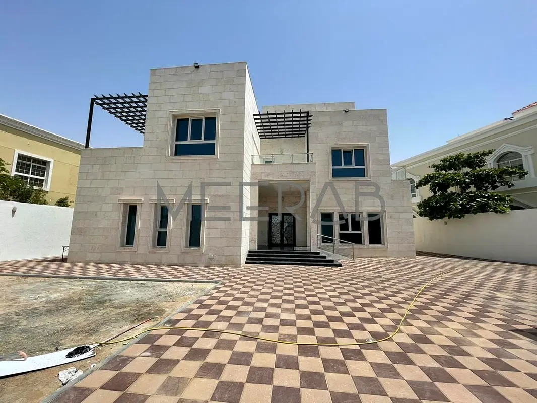 | WELL MAINTAINED | 5 BEDROOMS VILLA | ELEVATOR |