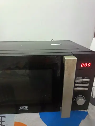 Black+Decker Microwave (Powers On/ Turns - Not Heating) - For Spare Parts or Repair