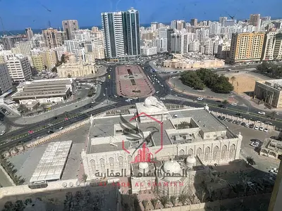 شقة للإيجار السنوي في القاسميه غرفه وصالة مع بلكون باركن مجاني جيم مجاني شهر مجاني مساحات واسعه صيانه مجانيه تكييف مركزي قريبه الي مخرج دبي