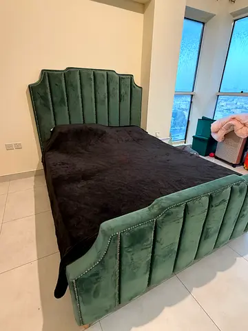 Green velvet queen bed frame with scalloped headboard — good condition