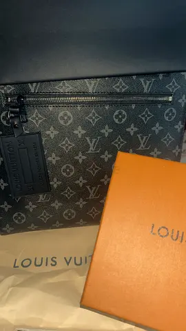 Master Louis Vuitton Monogram EclipseBag for only 700