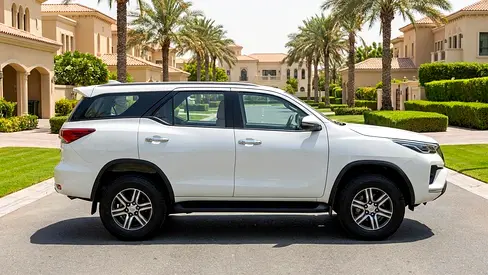2024 Toyota FORTUNER — фото 5