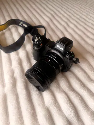 Nikon Z Series Mirrorless Camera with Attached Zoom Lens 24-70 (Used). Perfect condition 🤗