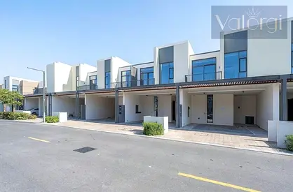 Elegant Townhouse | Generous Layout, Peaceful Surroundings