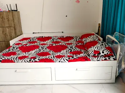 White Daybed with Under-bed Drawers - Single/Small Double
