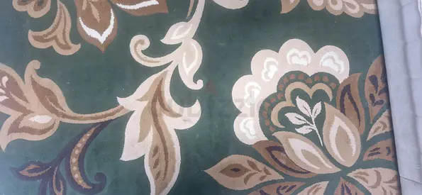 Large floral patterned area rug - good used condition