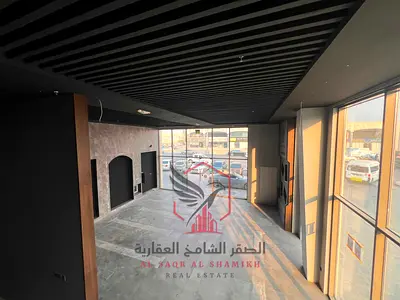 فرصة مميزة لأصحاب الأنشطة التجارية! محل بموقع حيوي على الشارع العام، ومساحة واسعة تناسب مختلف الاستخدامات التجارية.