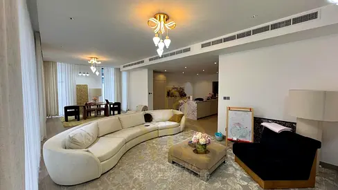 فيلا فاخرة للبيع في الزوراء – عجمان | Luxury Living | موقع راقٍ بالقرب من البحر والطبيعة