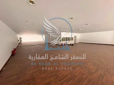 عرض للإيجار في الصناعية 4 على الشارع العام مباشرة فرصة مميزة لمعرض بموقع استراتيجي ومساحة كبيرة، مع تشطيب مودرن وعصري وتجهيزات متكاملة