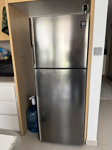 Hitachi dual fan fridge