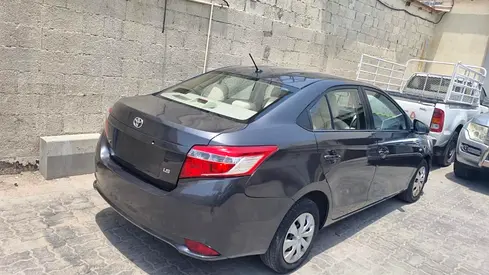 2015 Toyota YARIS — фото 2