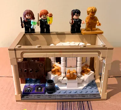 Lego 76386 Harry Potter Hogwarts: Polyjuice Potion Mistake, with 20th Anniversary Gold Minifigure