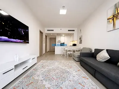 FULLY FURNISHED | MODERN UNIT | BRIGHT & SPACIOUS