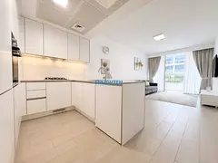 FULLY FURNISHED | MODERN UNIT | BRIGHT & SPACIOUS