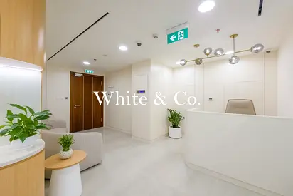 Luxury Furnished| 6 Parking |Next To Metro