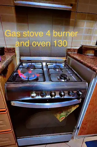 Used 4-Burner Gas Stove with Oven - 300