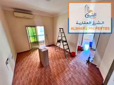 شقه غرفتين وصاله مساحه مريحه و واسعه تشطيبات حديثه وعصريه موقع حيوي وقريب من كافه الخدمات سهله المخرج لشارقه ودبي