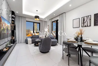 Modern Unit | Rooftop Pool | Top Location