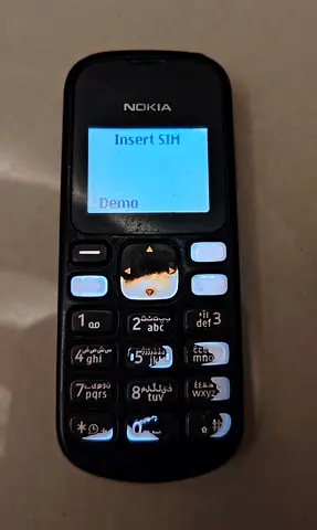 Nokia basic feature phone - working display, demo mode
