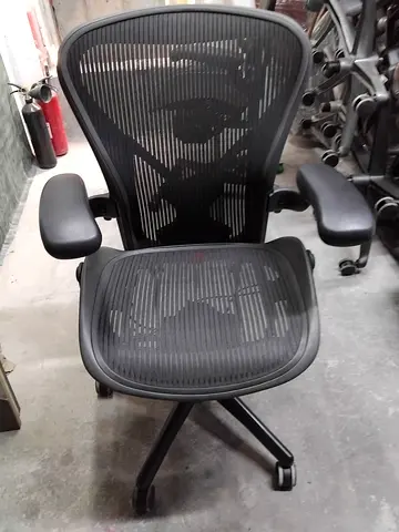 HERMAN MILLER AERON CLASSIC SIZE B FULLY LOADED