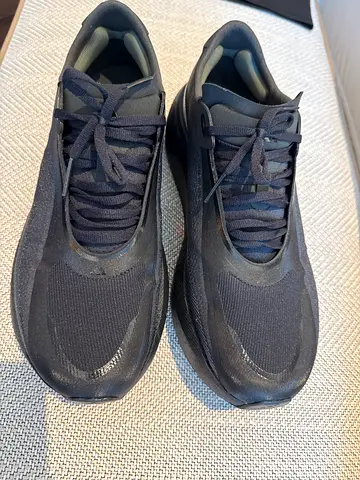 Black men's athletic sneakers, lightly used, size available