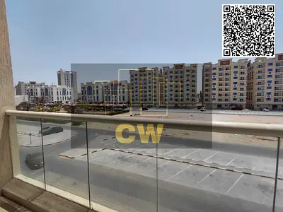 شقة أنيقة مكونة من غرفتي نوم وصالة للبيع في مجمع سكني مسور